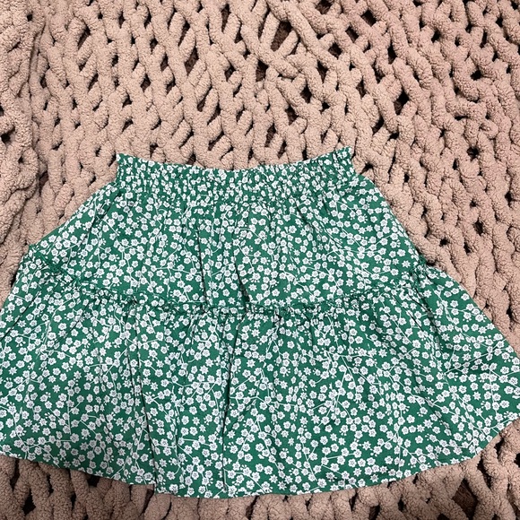 princess polly green and white floral mini skirt - Picture 3 of 3